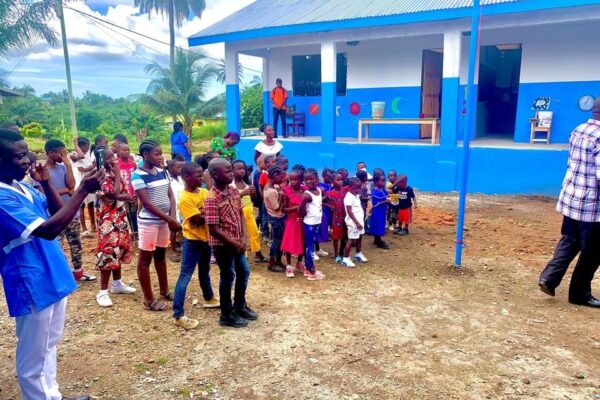 LifeLine with kids